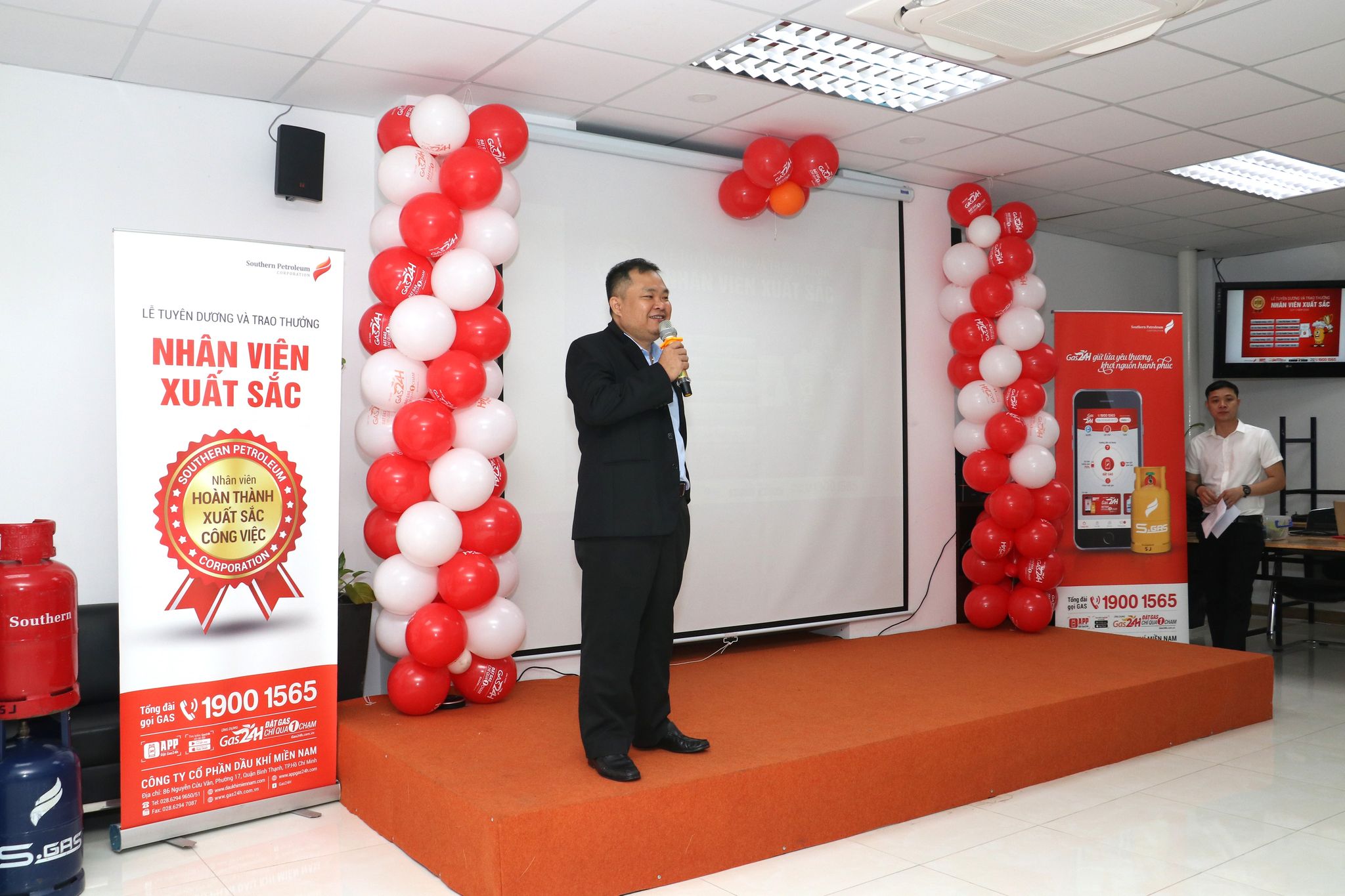Nhân viên của tỷ phú Phạm Nhật Vượng đem về hơn 130 tỷ đồng lợi nhuận mỗi người, vượt mặt hàng loạt CTCK, bất động sản